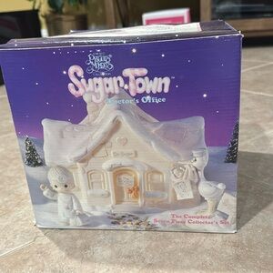 Precious Moments Sugar Town Doctor's Office The Complete 7 Piece Collectors set